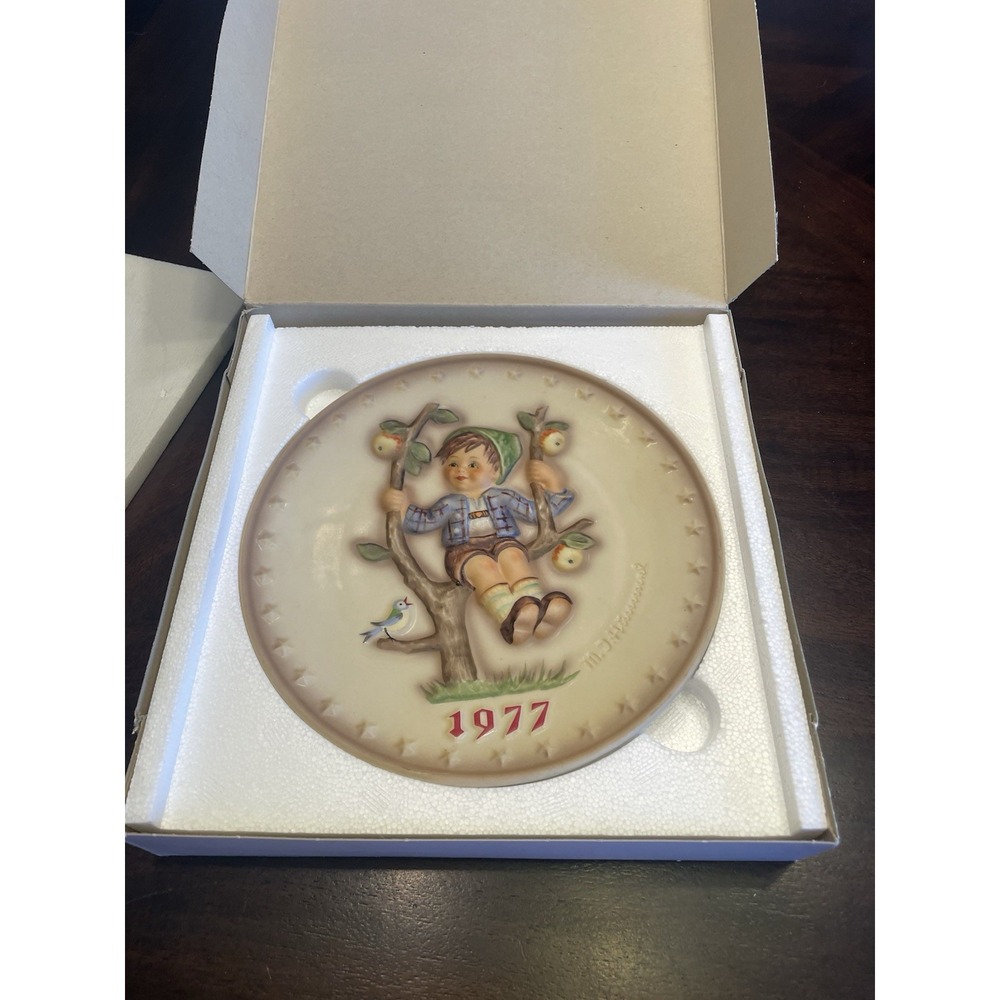 Goebel MJ Hummel 1977 Annual Collectors Olate Apple Tree New In Box